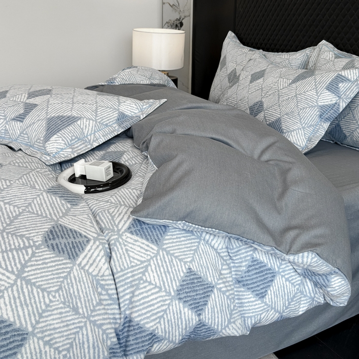 91家纺网 家纺一手货源 找家纺 曲之慕 2025直播爆款纯棉磨毛 高克重加厚全棉磨毛印花四件套 街角咖啡-蓝