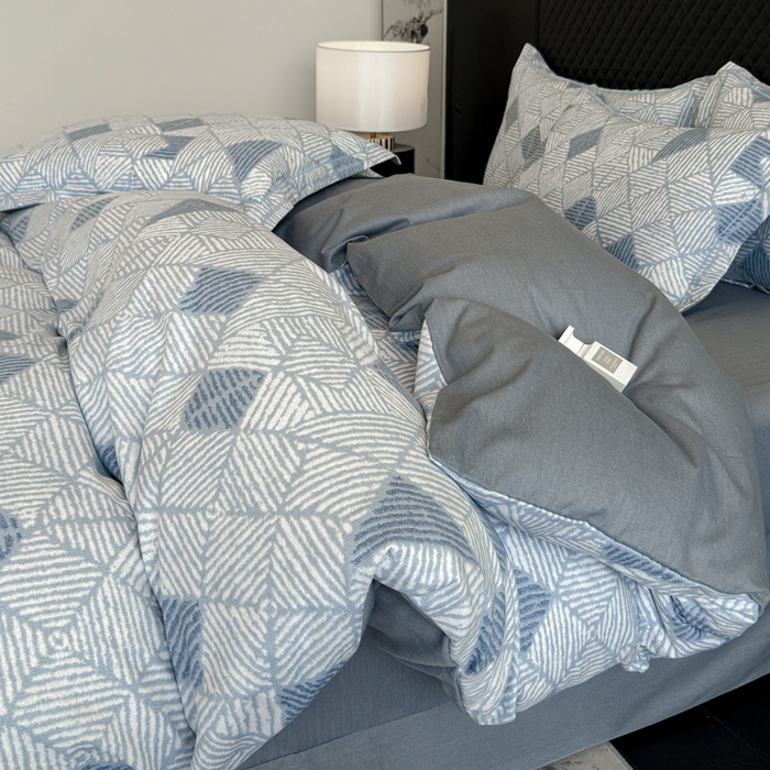 91家纺网 家纺一手货源 找家纺 曲之慕 2025直播爆款纯棉磨毛 高克重加厚全棉磨毛印花四件套 街角咖啡-蓝