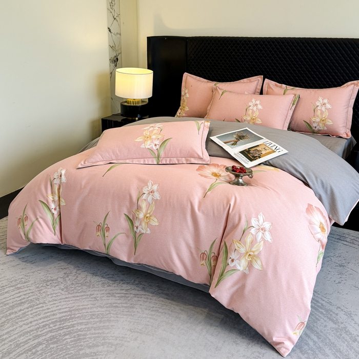 91家纺网 家纺一手货源 找家纺 曲之慕 2025直播爆款纯棉磨毛 高克重加厚全棉磨毛印花四件套 绮丽花语-粉