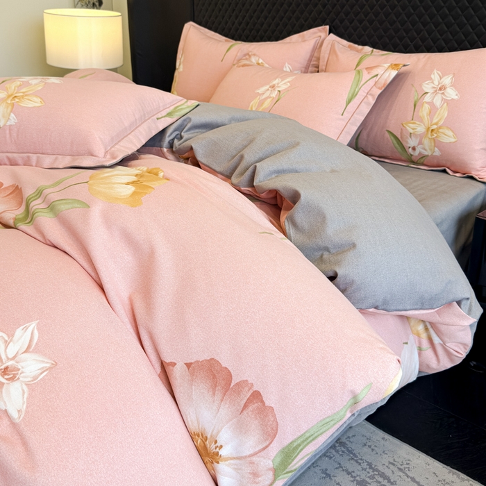 91家纺网 家纺一手货源 找家纺 曲之慕 2025直播爆款纯棉磨毛 高克重加厚全棉磨毛印花四件套 绮丽花语-粉