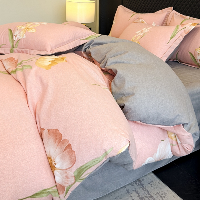 91家纺网 家纺一手货源 找家纺 曲之慕 2025直播爆款纯棉磨毛 高克重加厚全棉磨毛印花四件套 绮丽花语-粉