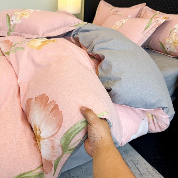 91家纺网 家纺一手货源 找家纺 曲之慕 2025直播爆款纯棉磨毛 高克重加厚全棉磨毛印花四件套 绮丽花语-粉