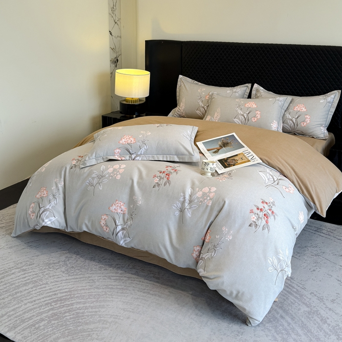 91家纺网 家纺一手货源 找家纺 曲之慕 2025直播爆款纯棉磨毛 高克重加厚全棉磨毛印花四件套 清莹花香-灰