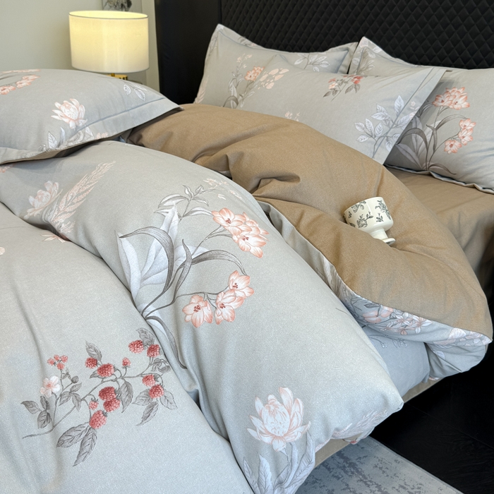 91家纺网 家纺一手货源 找家纺 曲之慕 2025直播爆款纯棉磨毛 高克重加厚全棉磨毛印花四件套 清莹花香-灰