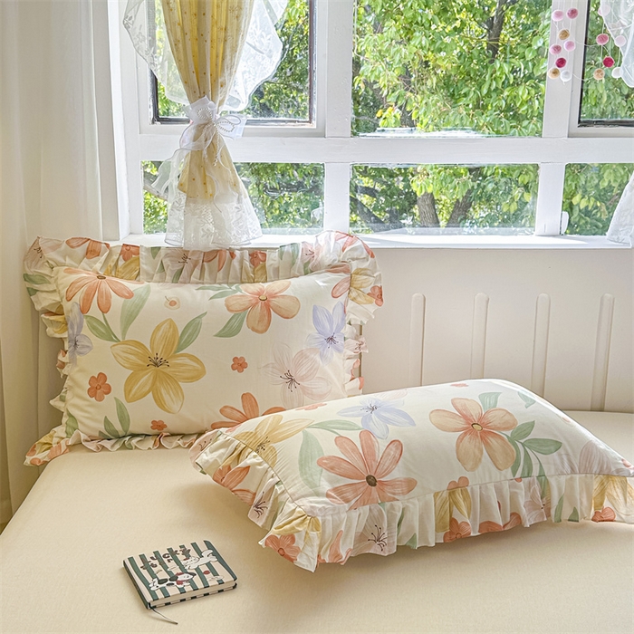 91家纺网 家纺一手货源 找家纺 忘忧草 2025新款全棉印花精致花边枕套 云裳花谷