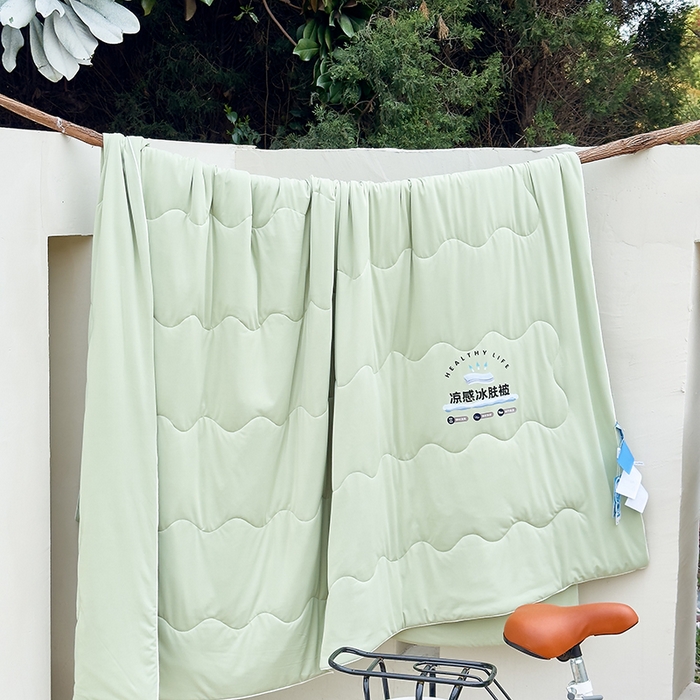 91家纺网 家纺一手货源 找家纺 尚美 2025新款亲肤舒适凉感玫瑰夏被 青草绿