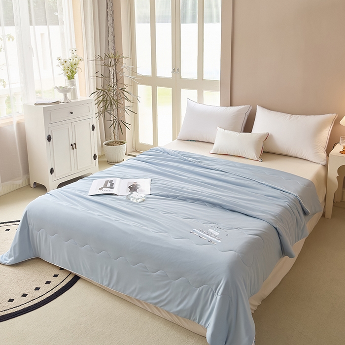 91家纺网 家纺一手货源 找家纺 尚美 2025新款亲肤舒适凉感玫瑰夏被 蓝色