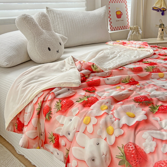 91家纺网 家纺一手货源 找家纺 庭彤 2025新款5D夏被空调被A类云母仿锦氨凉感丝夏凉被子被芯【 量大可谈】 5D数码草莓兔