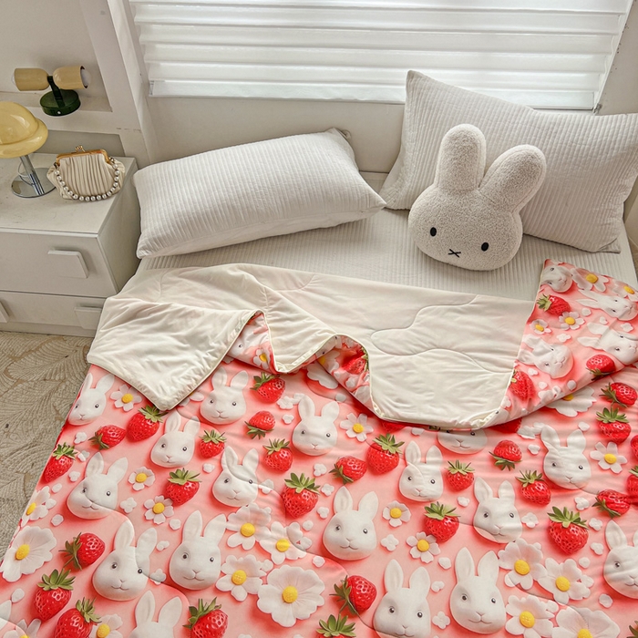 91家纺网 家纺一手货源 找家纺 庭彤 2025新款5D夏被空调被A类云母仿锦氨凉感丝夏凉被子被芯【 量大可谈】 5D数码草莓兔