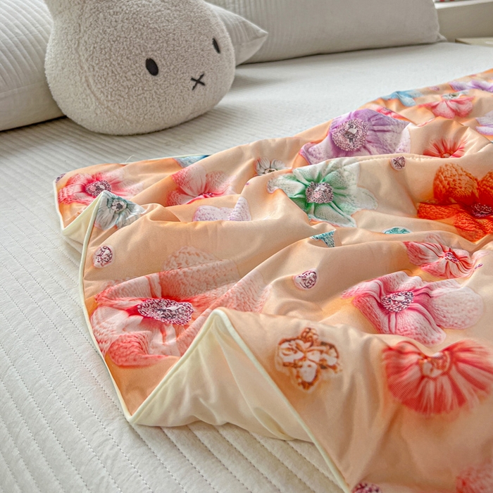 91家纺网 家纺一手货源 找家纺 庭彤 2025新款5D夏被空调被A类云母仿锦氨凉感丝夏凉被子被芯【 量大可谈】 5D数码桃花朵朵