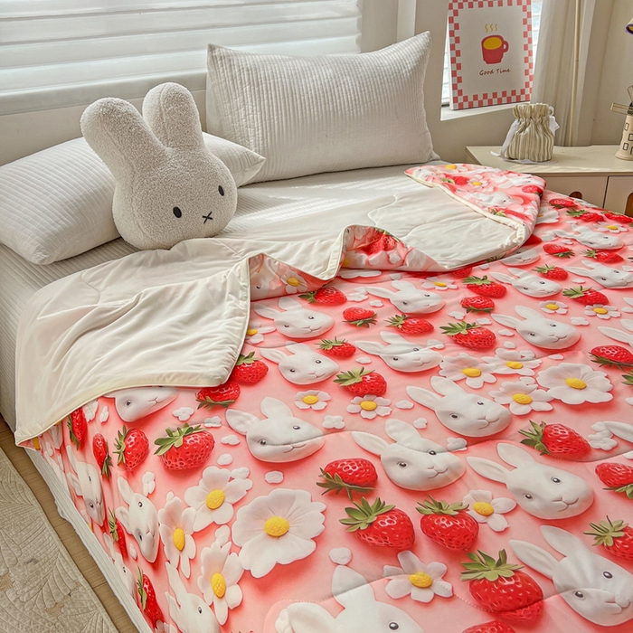 91家纺网 家纺一手货源 找家纺 庭彤 2025新款5D夏被空调被A类云母仿锦氨凉感丝夏凉被子被芯【 量大可谈】 5D数码草莓兔