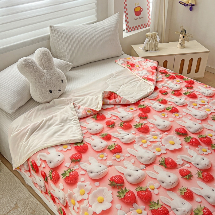 91家纺网 家纺一手货源 找家纺 庭彤 2025新款5D夏被空调被A类云母仿锦氨凉感丝夏凉被子被芯【 量大可谈】 5D数码草莓兔