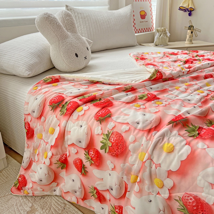 91家纺网 家纺一手货源 找家纺 庭彤 2025新款5D夏被空调被A类云母仿锦氨凉感丝夏凉被子被芯【 量大可谈】 5D数码草莓兔