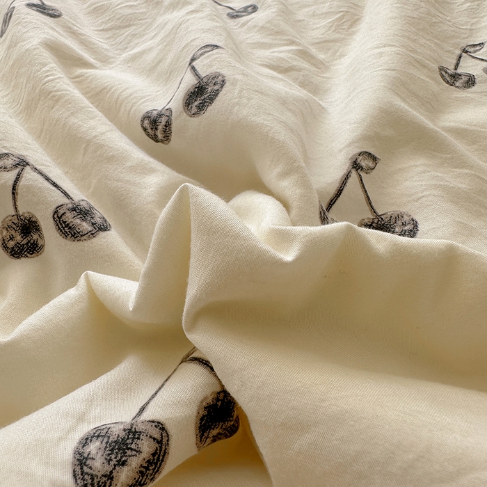 91家纺网 家纺一手货源 找家纺 美梦家纺 2025新款水洗棉花边夹棉床盖款四件套 樱桃