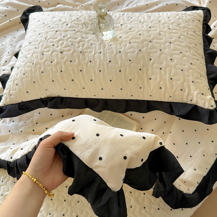 91家纺网 家纺一手货源 找家纺 美梦家纺 2025新款水洗棉花边夹棉床盖款四件套 波点