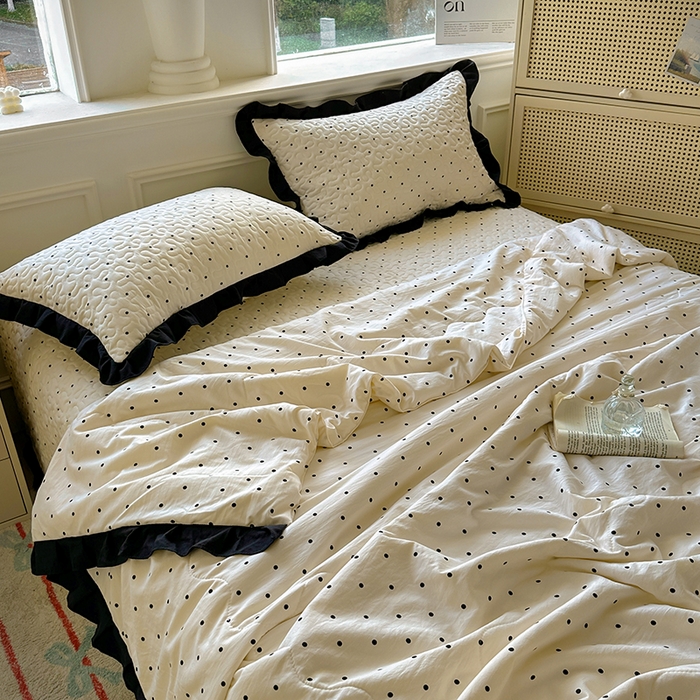 91家纺网 家纺一手货源 找家纺 美梦家纺 2025新款水洗棉花边夹棉床盖款四件套 波点