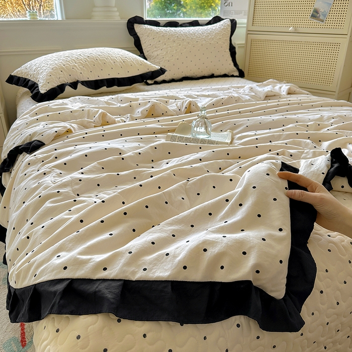 91家纺网 家纺一手货源 找家纺 美梦家纺 2025新款水洗棉花边夹棉床盖款四件套 波点