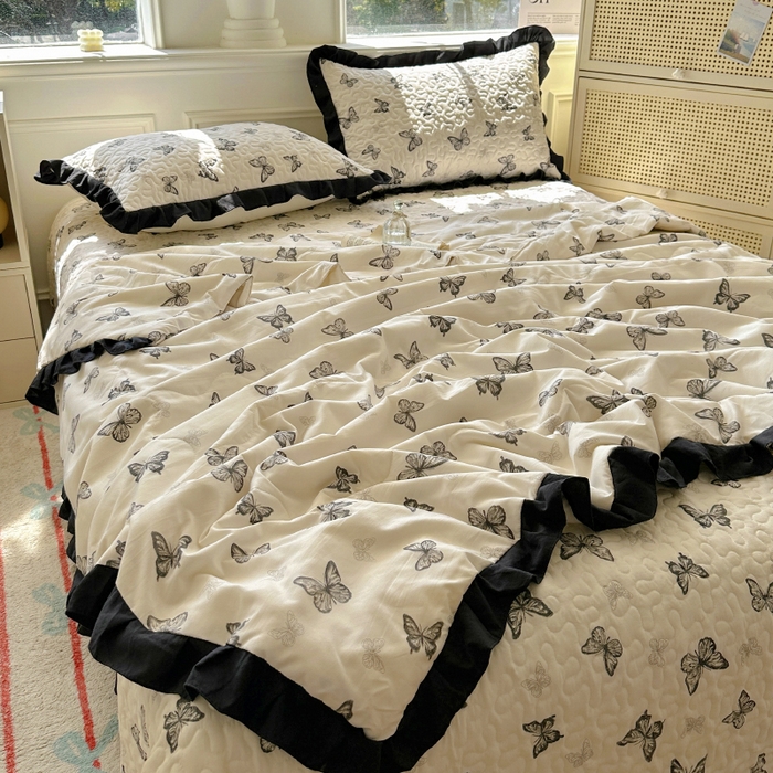 91家纺网 家纺一手货源 找家纺 美梦家纺 2025新款水洗棉花边夹棉床盖款四件套 蝴蝶