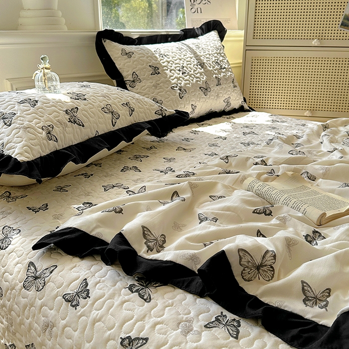 91家纺网 家纺一手货源 找家纺 美梦家纺 2025新款水洗棉花边夹棉床盖款四件套 蝴蝶