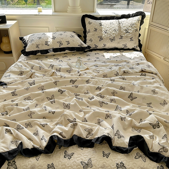 91家纺网 家纺一手货源 找家纺 美梦家纺 2025新款水洗棉花边夹棉床盖款四件套 蝴蝶