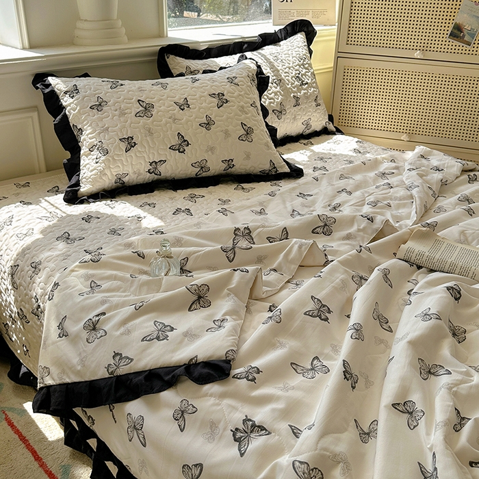 91家纺网 家纺一手货源 找家纺 美梦家纺 2025新款水洗棉花边夹棉床盖款四件套 蝴蝶