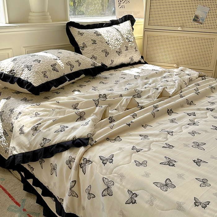 91家纺网 家纺一手货源 找家纺 美梦家纺 2025新款水洗棉花边夹棉床盖款四件套 蝴蝶