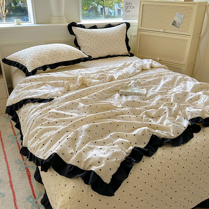 91家纺网 家纺一手货源 找家纺 美梦家纺 2025新款水洗棉花边夹棉床盖款四件套 波点