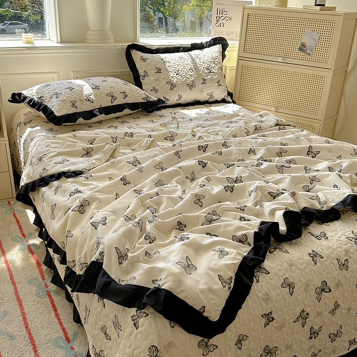 91家纺网 家纺一手货源 找家纺 美梦家纺 2025新款水洗棉花边夹棉床盖款四件套 蝴蝶