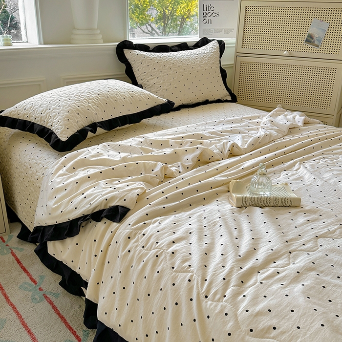91家纺网 家纺一手货源 找家纺 美梦家纺 2025新款水洗棉花边夹棉床盖款四件套 波点