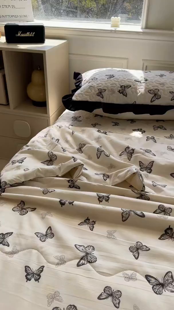 91家纺网 家纺一手货源 找家纺 美梦家纺 2025新款水洗棉花边夹棉床盖款四件套 蝴蝶