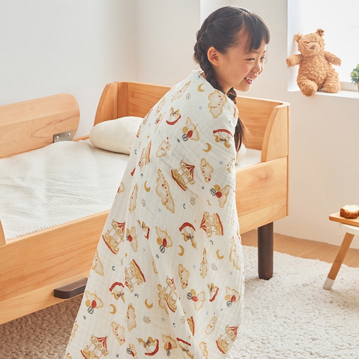 91家纺网 家纺一手货源 找家纺 嗨生活 2025新款A类婴幼儿童夏凉空调被子浴巾六层纱布毛巾被纯棉办公室幼儿园午睡盖毯子 旋转木马