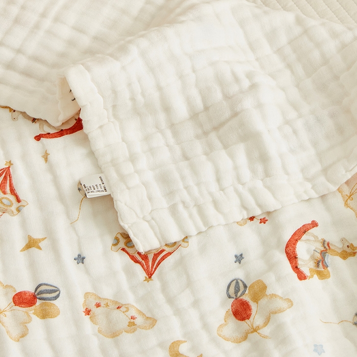 91家纺网 家纺一手货源 找家纺 嗨生活 2025新款A类婴幼儿童夏凉空调被子浴巾六层纱布毛巾被纯棉办公室幼儿园午睡盖毯子 旋转木马