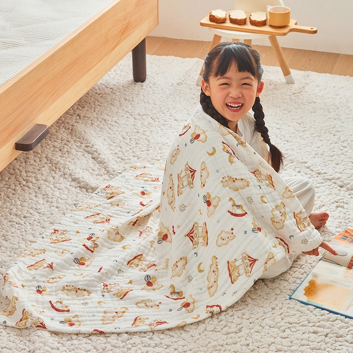 91家纺网 家纺一手货源 找家纺 嗨生活 2025新款A类婴幼儿童夏凉空调被子浴巾六层纱布毛巾被纯棉办公室幼儿园午睡盖毯子 旋转木马