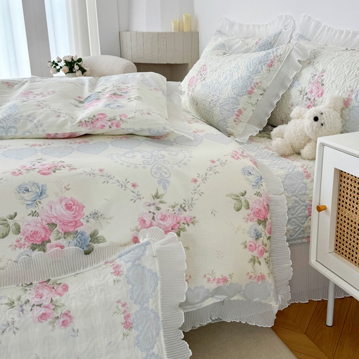 91家纺网 家纺一手货源 找家纺 添越 2024小清新韩版蕾丝花边纯棉夹棉床盖三件套全棉恋爱季节