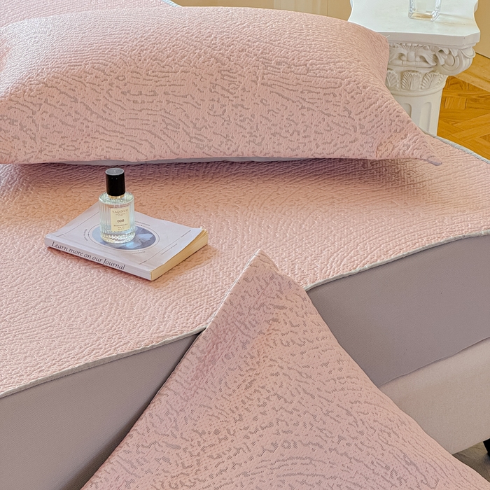 91家纺网 家纺一手货源 找家纺 棉生活家纺 2025新款高端款冰离子超软按摩凉席 豹纹-粉-床笠款