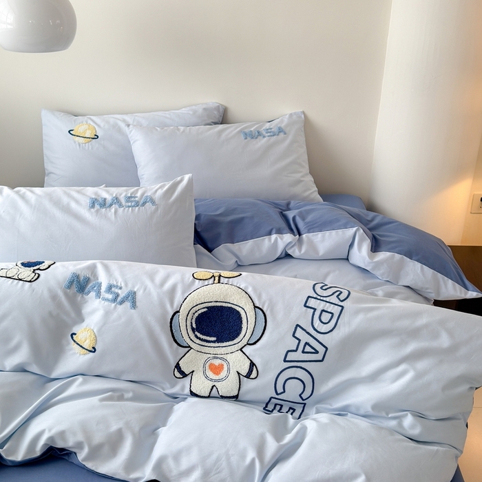 91家纺网 家纺一手货源 找家纺 锦觅家纺 2025新款卡通小清新毛巾绣全棉纯棉四件套（大版定位花型） 小宇航员