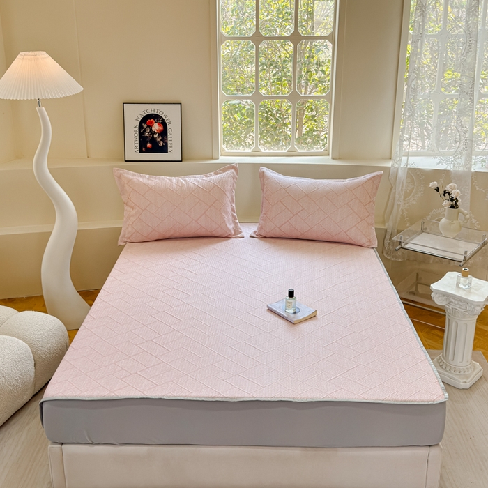 91家纺网 家纺一手货源 找家纺 棉生活家纺 2025新款高端款冰离子超软按摩凉席 方格-粉-床裙款