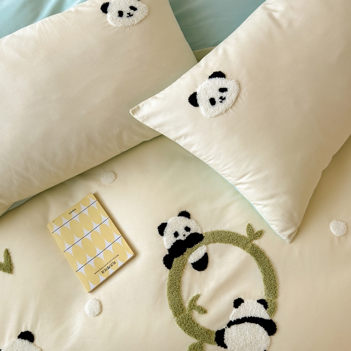 91家纺网 家纺一手货源 找家纺 锦觅家纺 2025新款卡通小清新毛巾绣全棉纯棉四件套（大版定位花型） 可爱熊猫