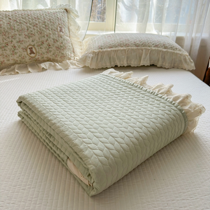 91家纺网 家纺一手货源 找家纺 淑女公社家纺  2025春夏新款法式纯棉双层纱夏被床盖四件套 春日熊仔