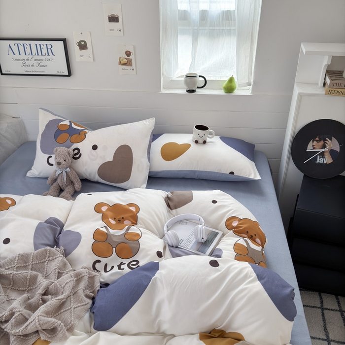 91家纺网 家纺一手货源 找家纺 可可家纺 2025新款印花卡通芦荟棉四件套亲肤床单被套三件套 萌宝小熊