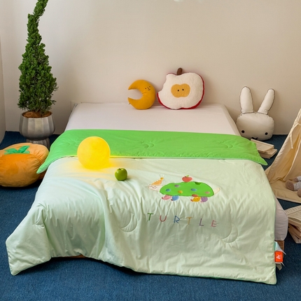 2025新款快乐多巴胺纯棉夏被 绿色彩虹小恐龙