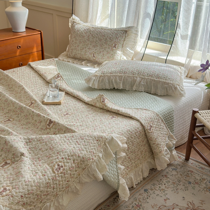 91家纺网 家纺一手货源 找家纺 淑女公社家纺  2025春夏新款法式纯棉双层纱夏被床盖四件套 春日熊仔