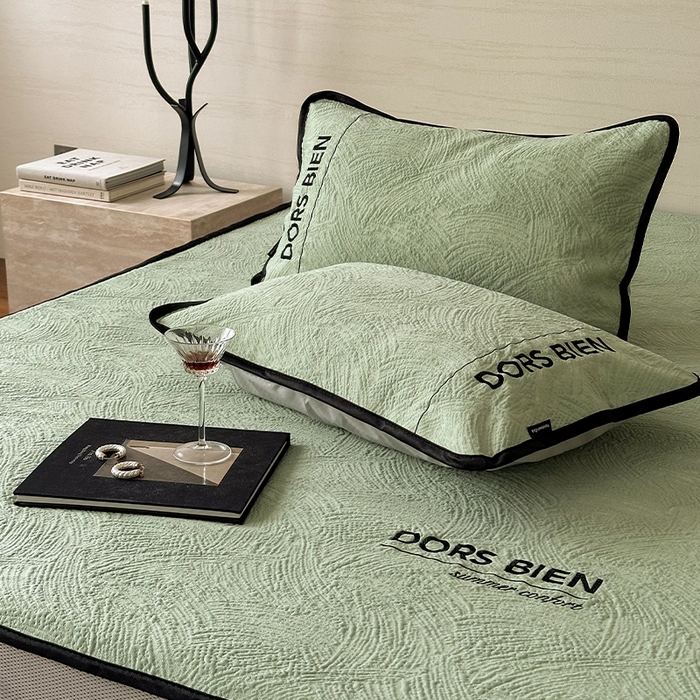 91家纺网 家纺一手货源 找家纺 圆岛家纺 2025新款3D高分子凉感浮雕提花软凉席床笠款三件套 漠语-绿