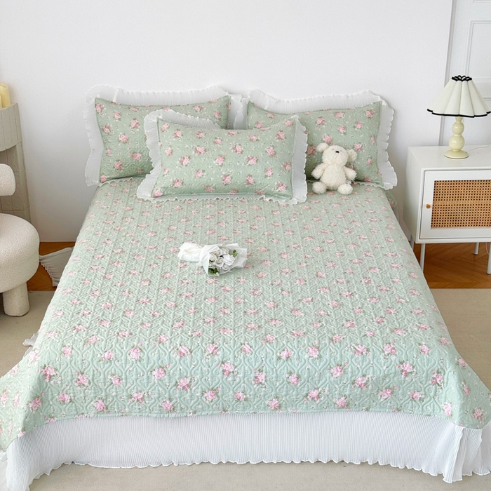 91家纺网 家纺一手货源 找家纺 添越 2024小清新韩版蕾丝花边纯棉夹棉床盖三件套全棉花开半夏