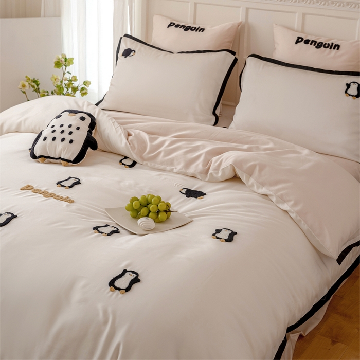 91家纺网 家纺一手货源 找家纺 FORTWO家纺原创设计（FOR TWO家纺） 2025新款60支兰精天丝毛巾绣四件套-断角款 企鹅