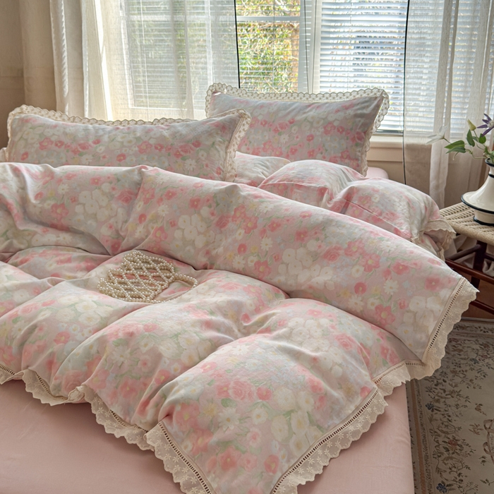 91家纺网 家纺一手货源 找家纺 曼之夏 2025新款A类全棉双层纱花边四件套 春风里