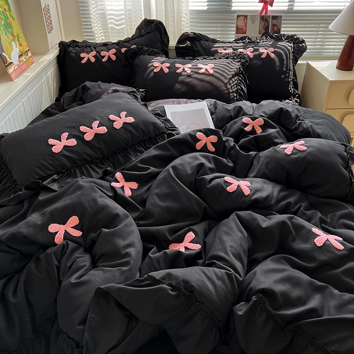 91家纺网 家纺一手货源 找家纺 艺玲家纺 2025新款赫本风系列法式花边水洗棉四件套 小香风 蝴蝶结-黑色