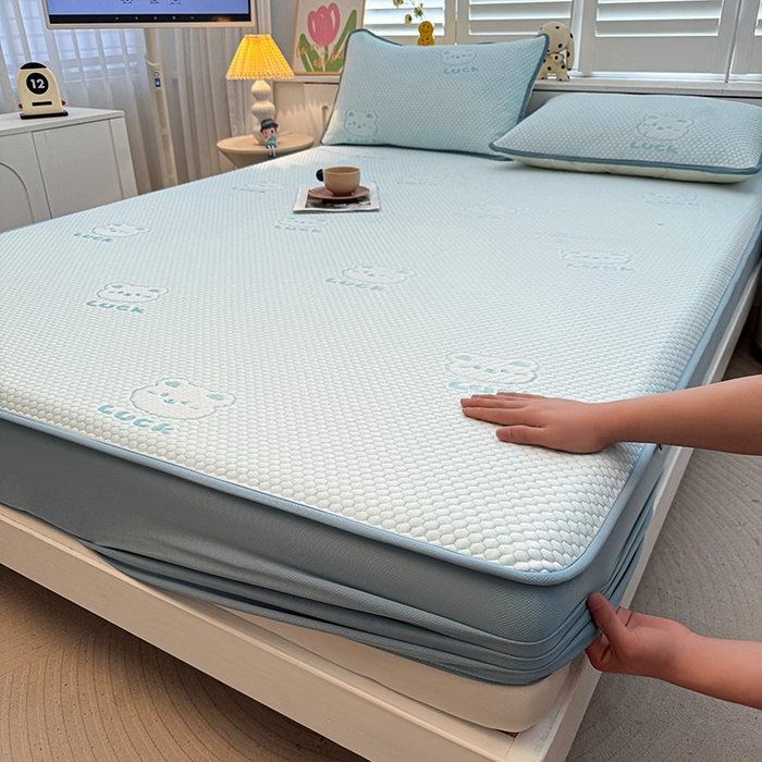 91家纺网 家纺一手货源 找家纺 喜居 2025新款A类凉豆豆提花床笠凉感豆豆床笠 luck小冰熊-蓝