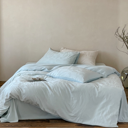 91家纺网 家纺一手货源 找家纺 例外Home 2025新款立体提花羽叶系列四件套 羽叶-水森林