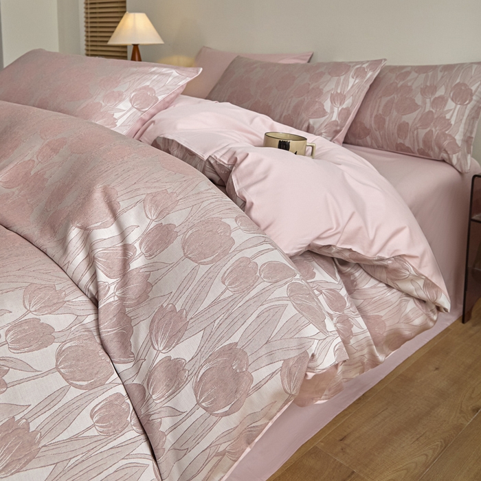 91家纺网 家纺一手货源 找家纺 琪格格纺织  2025新款色织天丝棉提花四件套 风之语-粉紫